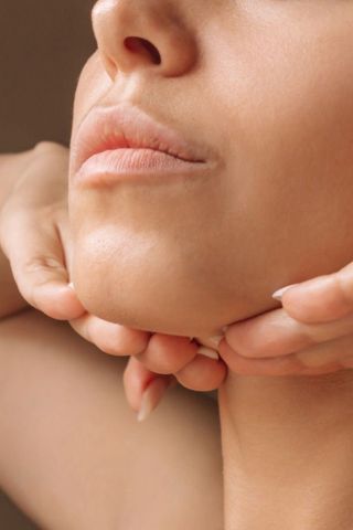 Криолиполиз: эффективное удаление второго подбородка без операции в Grace Clinic