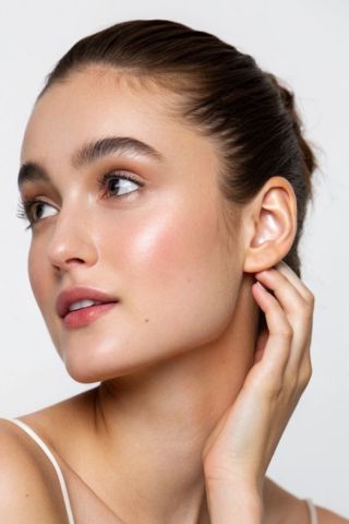 Виправлення форми вух і капловухості: що потрібно знати